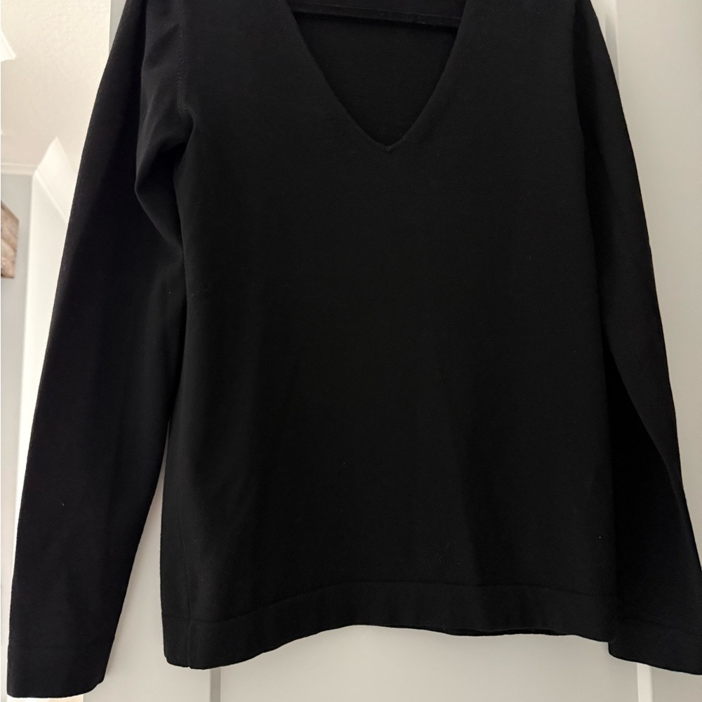 Theory Black V-Neck Long Sleeve Shirt